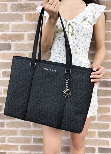 extra large tote michael kors|Michael Kors Tote with zipper.